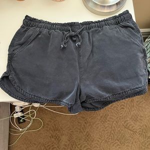 AEO baggy shorts L